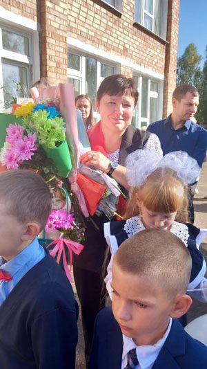 ФОТОФАКТ: Новосамотевичская школа распахнула двери для 13 первоклассников