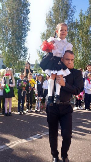 ФОТОФАКТ: Новосамотевичская школа распахнула двери для 13 первоклассников