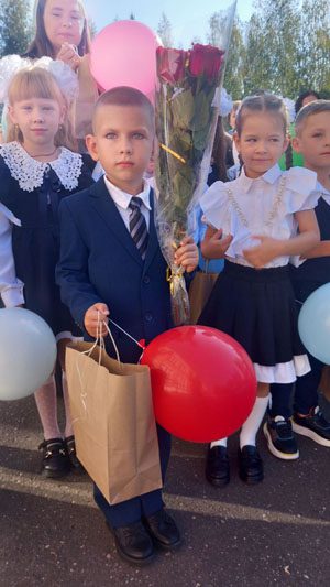 ФОТОФАКТ: Новосамотевичская школа распахнула двери для 13 первоклассников