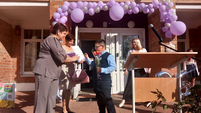 ФОТОФАКТ: Новосамотевичская школа распахнула двери для 13 первоклассников