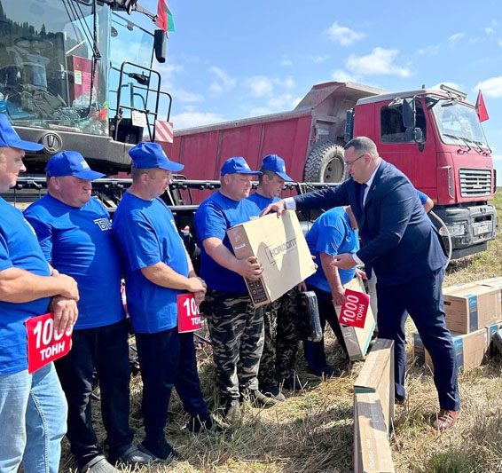 Герои дня: передовиков жатвы чествовали в филиале № 1 «Цемагро»