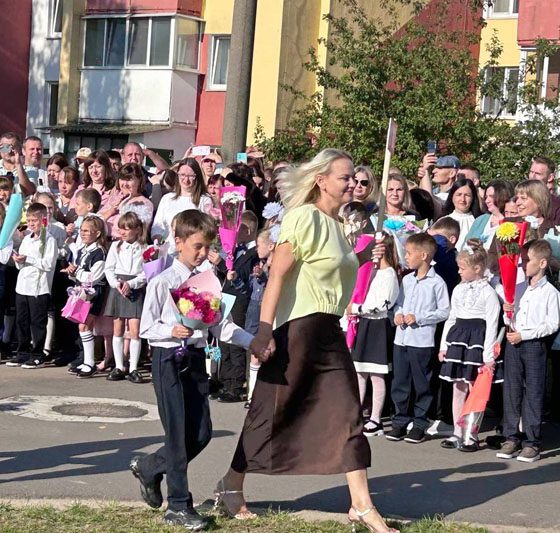 ФОТОФАКТ: Яркие моменты праздничной линейки в Костюковичской средней школе №4 ФОТОФАКТ: Яркие моменты праздничной линейки в Костюковичской средней школе №4