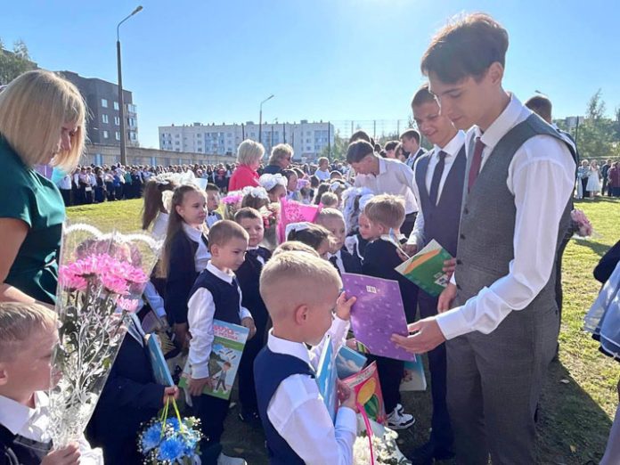 photo_5309931865945274608_y