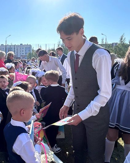 ФОТОФАКТ: Яркие моменты праздничной линейки в Костюковичской средней школе №4 ФОТОФАКТ: Яркие моменты праздничной линейки в Костюковичской средней школе №4