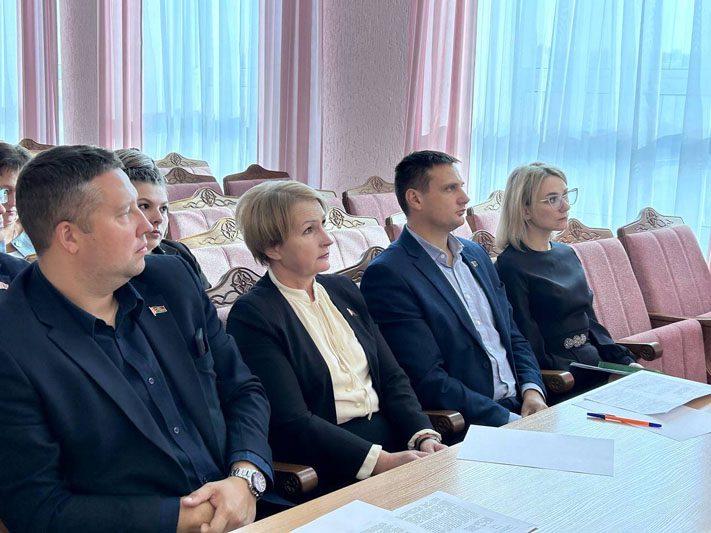Очередная четырнадцатая сессия районного Совета депутатов состоялась в Костюковичах Очередная четырнадцатая сессия районного Совета депутатов состоялась в Костюковичах