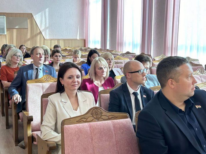 Очередная четырнадцатая сессия районного Совета депутатов состоялась в Костюковичах Очередная четырнадцатая сессия районного Совета депутатов состоялась в Костюковичах