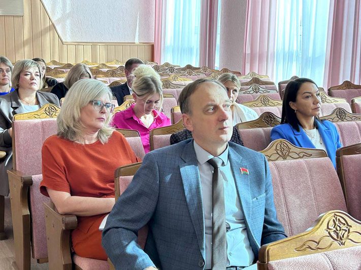 Очередная четырнадцатая сессия районного Совета депутатов состоялась в Костюковичах Очередная четырнадцатая сессия районного Совета депутатов состоялась в Костюковичах