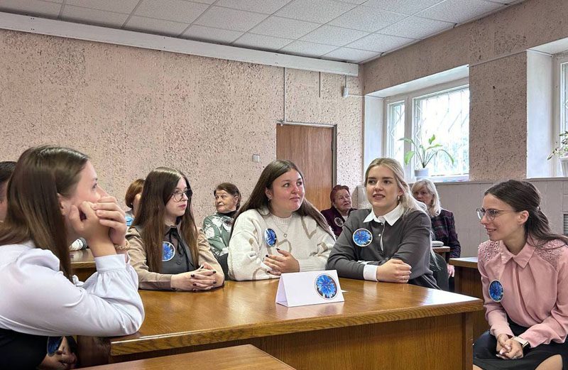 Костюковичские педагоги разных поколений сошлись в интеллектуальном поединке Костюковичские педагоги разных поколений сошлись в интеллектуальном поединке