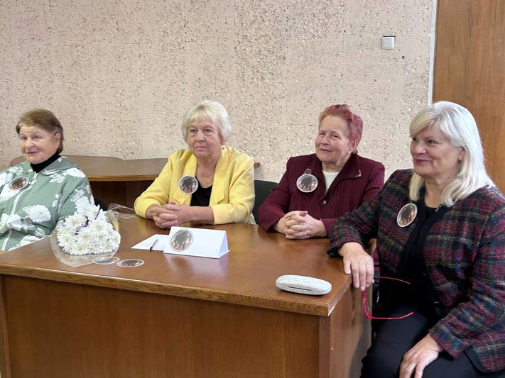 Костюковичские педагоги разных поколений сошлись в интеллектуальном поединке Костюковичские педагоги разных поколений сошлись в интеллектуальном поединке