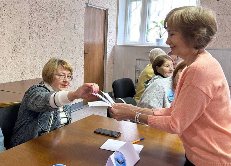 Костюковичские педагоги разных поколений сошлись в интеллектуальном поединке Костюковичские педагоги разных поколений сошлись в интеллектуальном поединке
