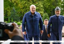 Лидеры Беларуси и Омана продолжили начатое накануне общение в домашней обстановке