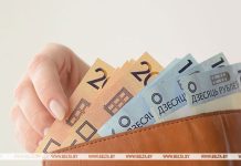 Белстат: зарплата учителей за январь-август выросла на 23%