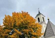 Православные верующие празднуют Покров Пресвятой Богородицы