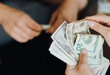 Обменять валюту станет проще: в Беларуси смягчают требования к платежеспособности банкнот