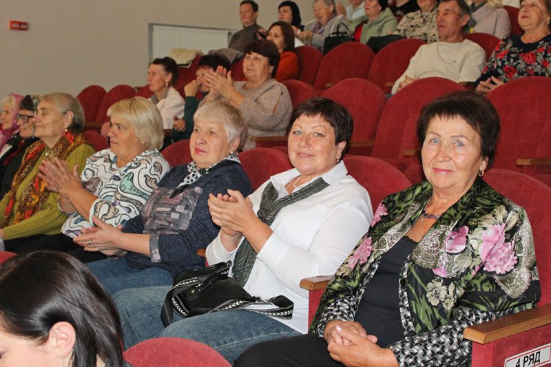 Праздничный концерт, посвященный Дню пожилых людей, прошел в районном Центре культуры