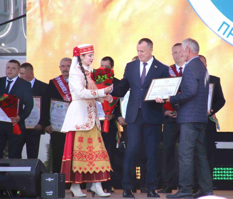 ФОТОФАКТ: Областные "Дожинки-2025" отпраздновали в Кричеве