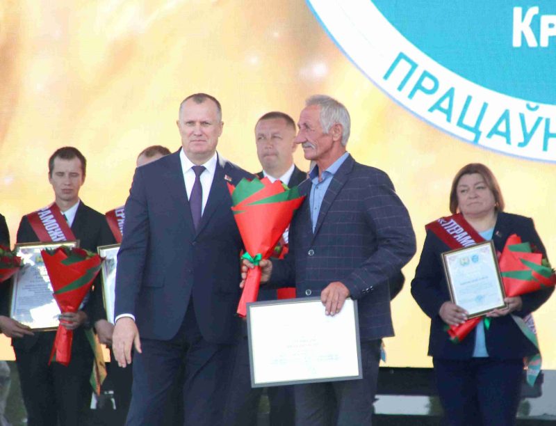 ФОТОФАКТ: Областные "Дожинки-2025" отпраздновали в Кричеве