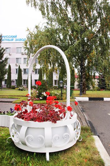 Создавая красоту: как работники ОАО "БЦЗ" заботятся о благоустройстве Создавая красоту: как работники ОАО "БЦЗ" заботятся о благоустройстве