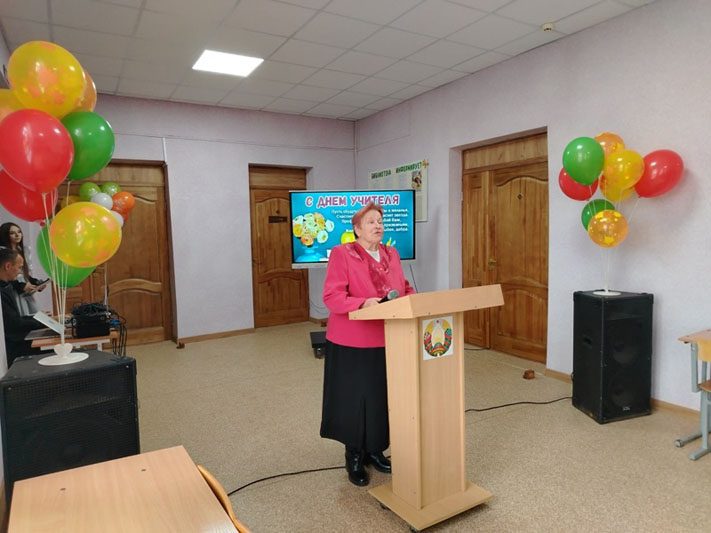 Торжественно и трогательно отметили День учителя в средней школе №1