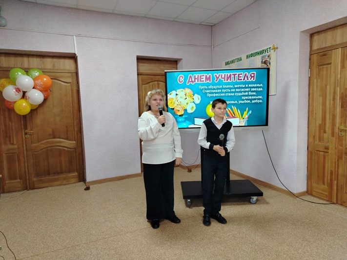 Торжественно и трогательно отметили День учителя в средней школе №1 Торжественно и трогательно отметили День учителя в средней школе №1