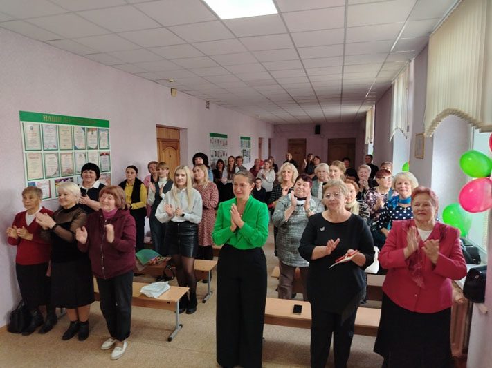 Торжественно и трогательно отметили День учителя в средней школе №1 Торжественно и трогательно отметили День учителя в средней школе №1