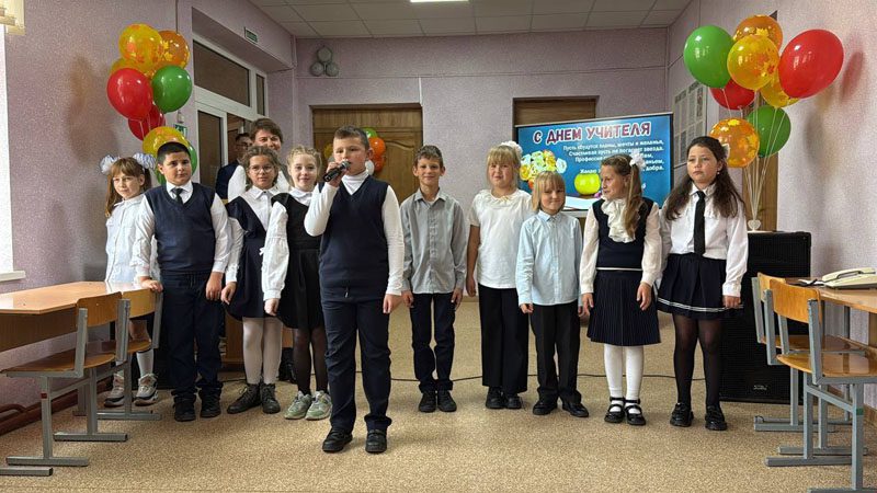 Торжественно и трогательно отметили День учителя в средней школе №1 Торжественно и трогательно отметили День учителя в средней школе №1