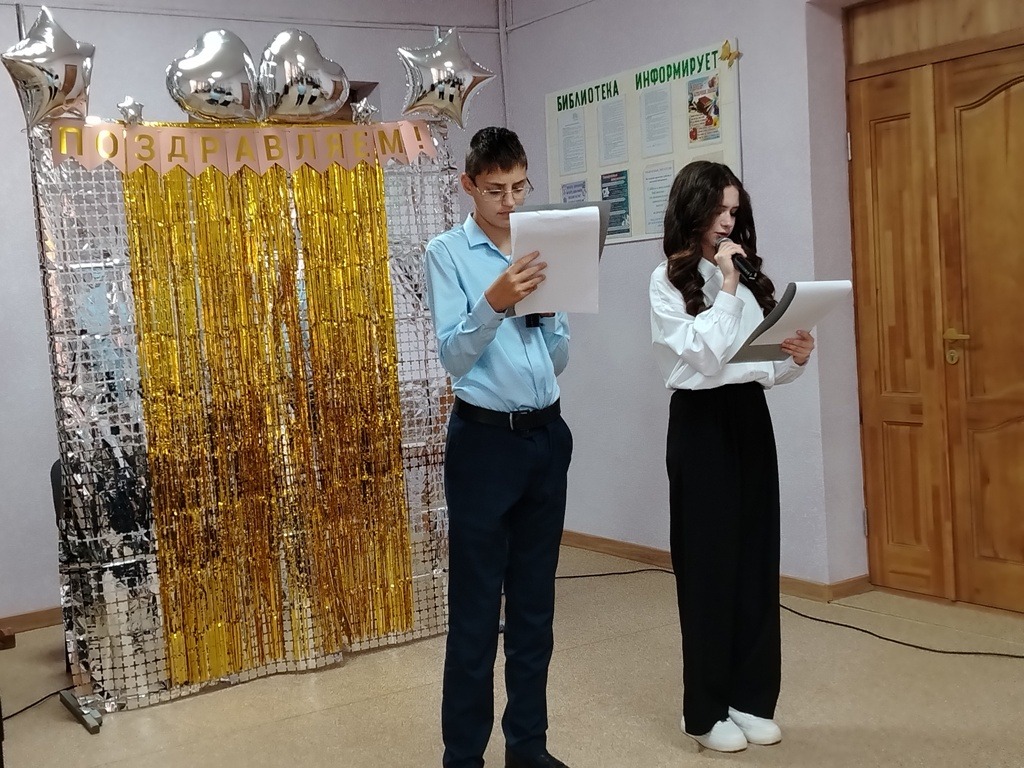 Концертная программа «Тепло и свет родительской любви» прошла в Костюковичской средней школе №1