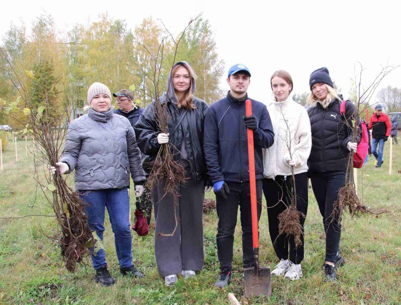 Расти и цвести: Единый день озеленения провели в Костюковичах Расти и цвести: Единый день озеленения провели в Костюковичах