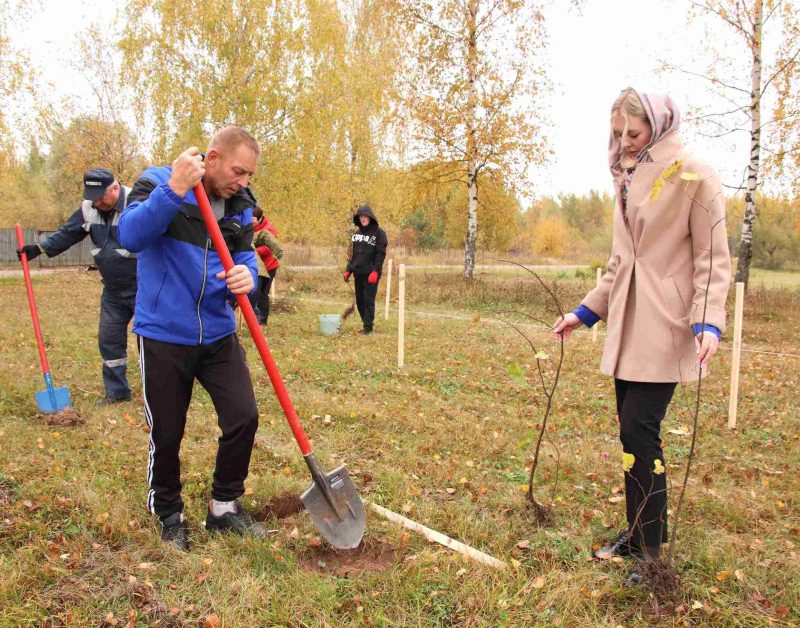 Расти и цвести: Единый день озеленения провели в Костюковичах Расти и цвести: Единый день озеленения провели в Костюковичах