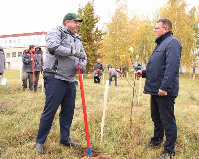 Расти и цвести: Единый день озеленения провели в Костюковичах Расти и цвести: Единый день озеленения провели в Костюковичах