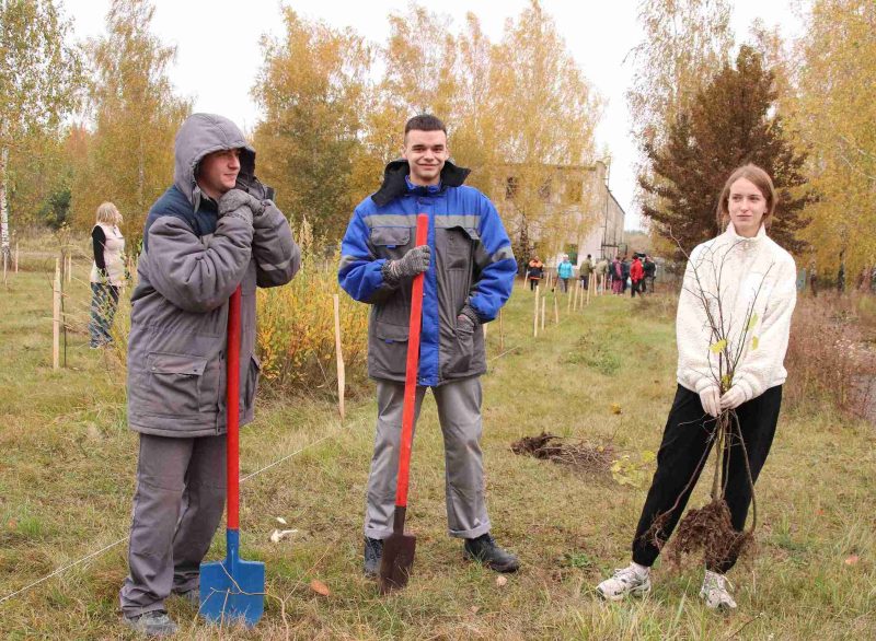 Расти и цвести: Единый день озеленения провели в Костюковичах Расти и цвести: Единый день озеленения провели в Костюковичах