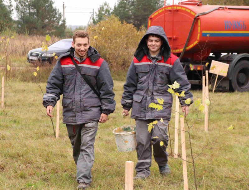 Расти и цвести: Единый день озеленения провели в Костюковичах Расти и цвести: Единый день озеленения провели в Костюковичах