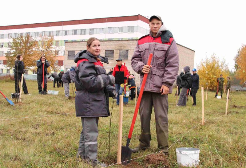 Расти и цвести: Единый день озеленения провели в Костюковичах Расти и цвести: Единый день озеленения провели в Костюковичах