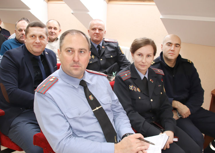 Торжественное собрание в честь Дня отца прошло в Костюковичском РОВД