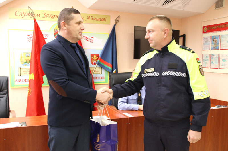 Торжественное собрание в честь Дня отца прошло в Костюковичском РОВД