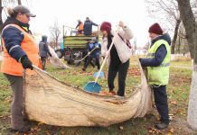 ФОТОФАКТ: В Костюковичах прошел осенний субботник