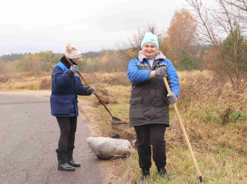 ФОТОФАКТ: В Костюковичах прошел осенний субботник