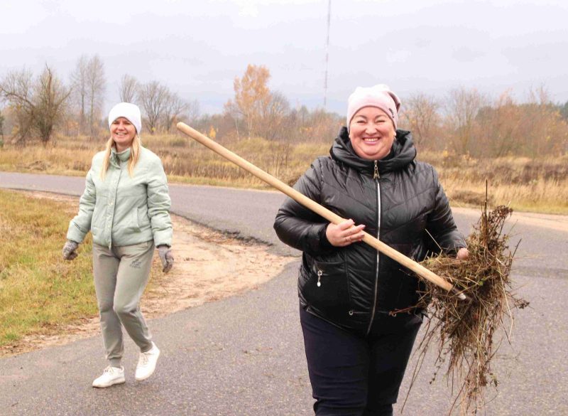 ФОТОФАКТ: В Костюковичах прошел осенний субботник
