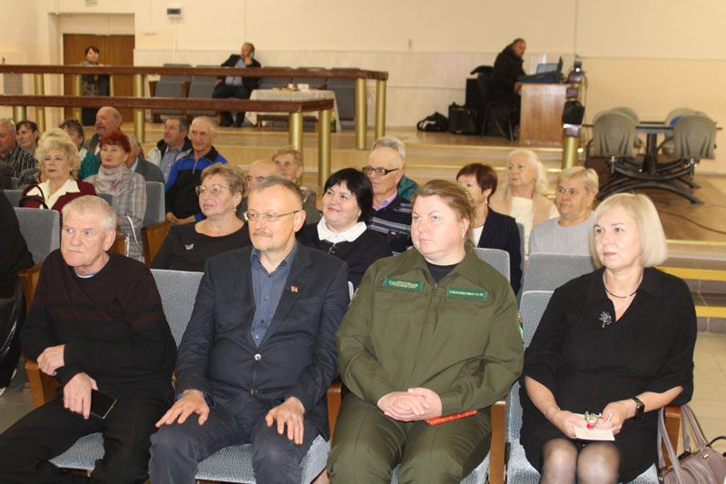 Ветеранов труда Костюковщины чествовали в МКЦ "Юность" Ветеранов труда Костюковщины чествовали в МКЦ "Юность"