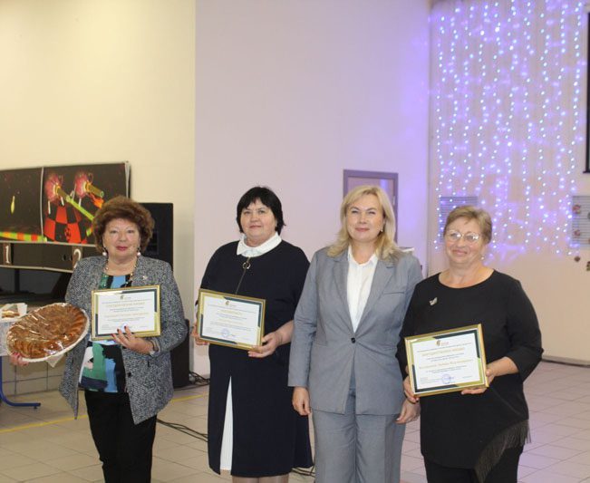 Ветеранов труда Костюковщины чествовали в МКЦ "Юность" Ветеранов труда Костюковщины чествовали в МКЦ "Юность"