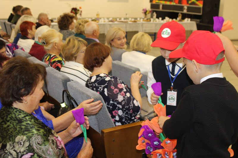 Ветеранов труда Костюковщины чествовали в МКЦ "Юность" Ветеранов труда Костюковщины чествовали в МКЦ "Юность"