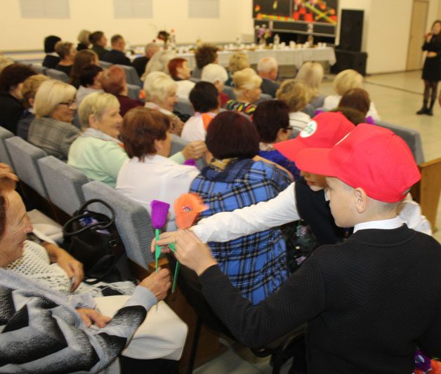 Ветеранов труда Костюковщины чествовали в МКЦ "Юность" Ветеранов труда Костюковщины чествовали в МКЦ "Юность"