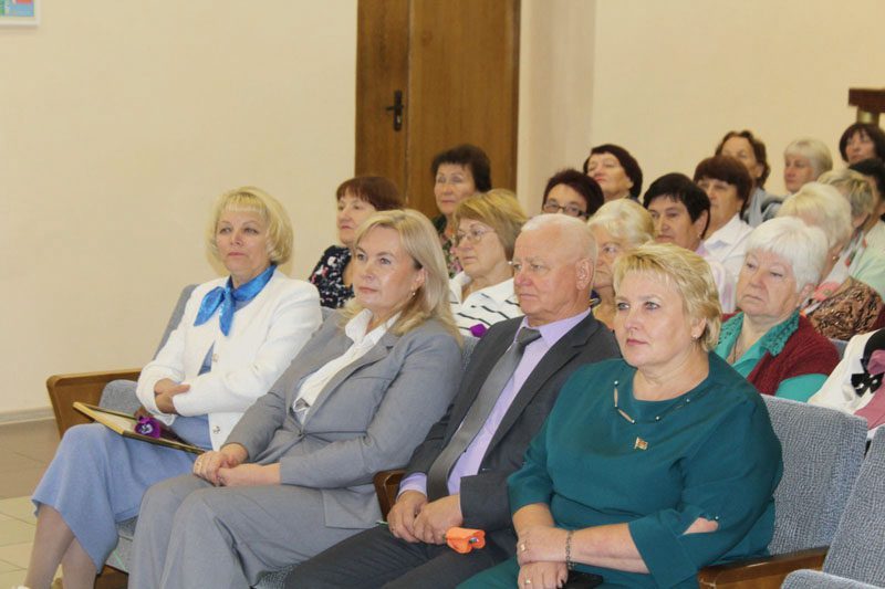 Ветеранов труда Костюковщины чествовали в МКЦ "Юность" Ветеранов труда Костюковщины чествовали в МКЦ "Юность"