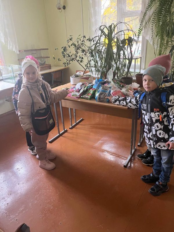 Костюковичские школьники присоединились к благотворительной акции «Братья наши меньшие»