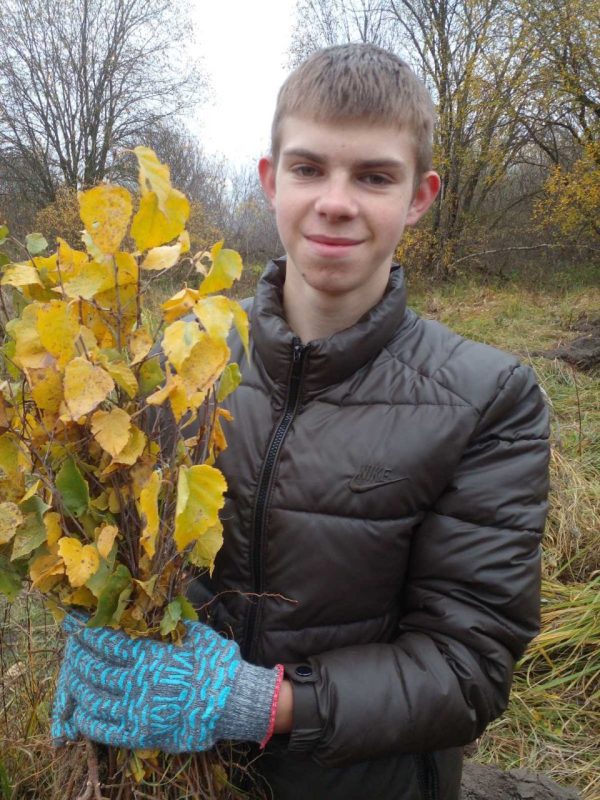 Костюковчане участвуют в акции "Дай лесу новае жыццё!"