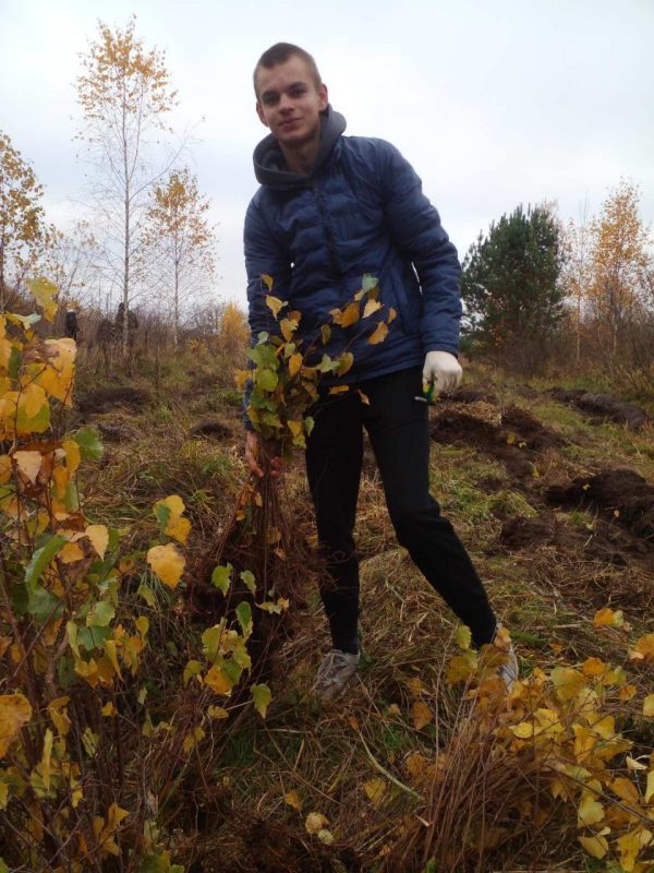 Костюковчане участвуют в акции "Дай лесу новае жыццё!"