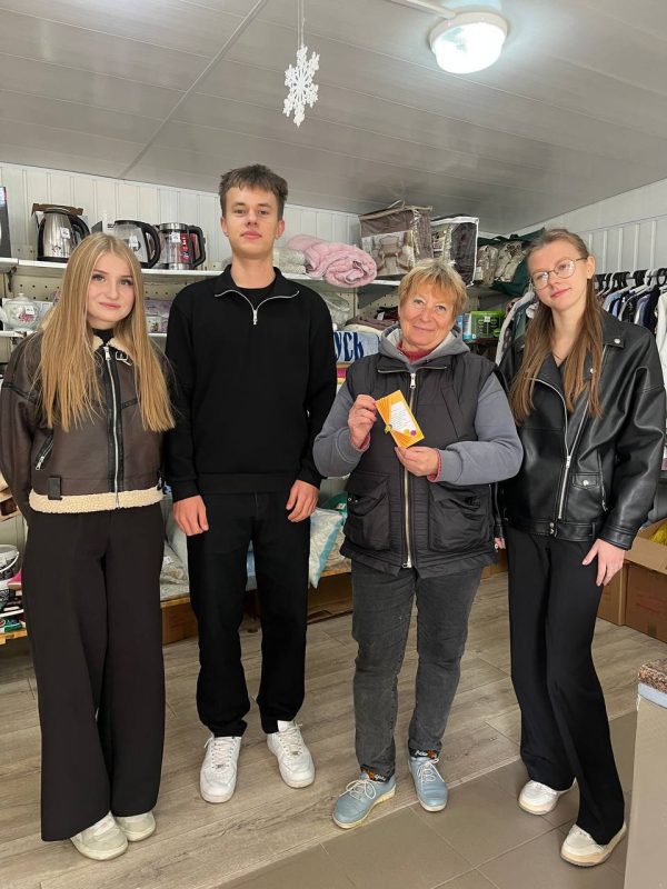 Активисты БРСМ поздравили ветеранов педагогического труда с Днем пожилых людей Активисты БРСМ поздравили ветеранов педагогического труда с Днем пожилых людей