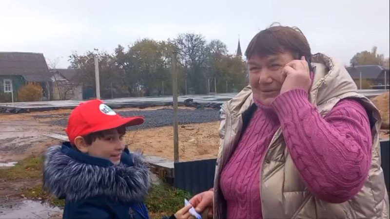 Юные блогеры "IT-ДЕТКИ" поздравили мам города Костюковичи с Днем матери