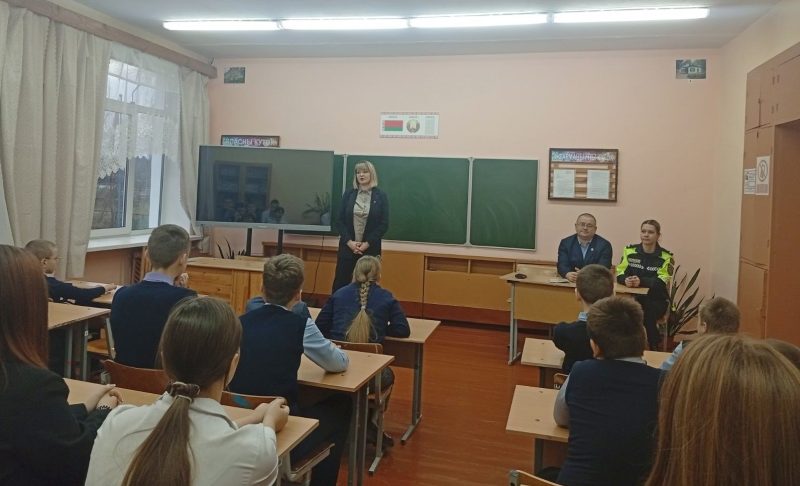 Диалоговая площадка «Основы безопасного поведения в Интернете» состоялась в Белынковичской средней школе