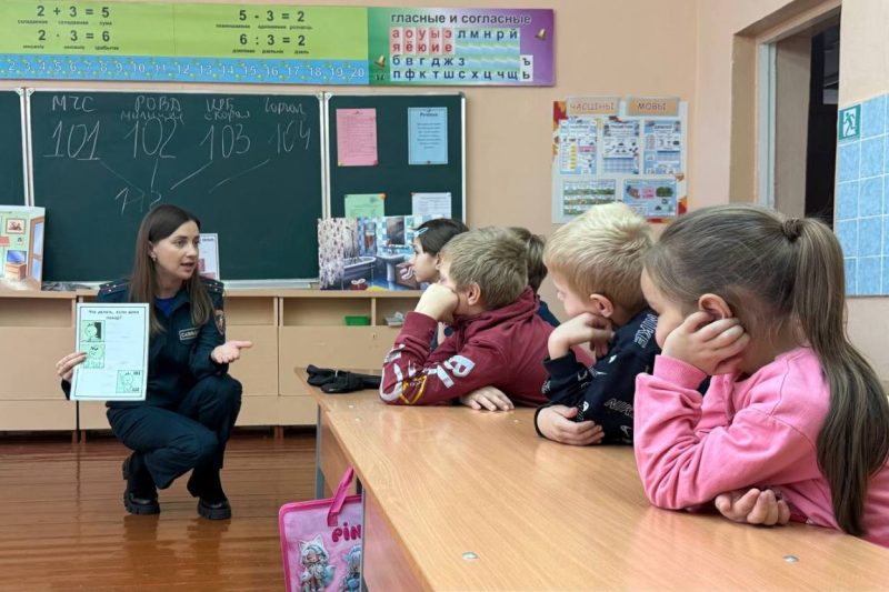 Костюковичские спасатели напомнили детям о безопасности на каникулах